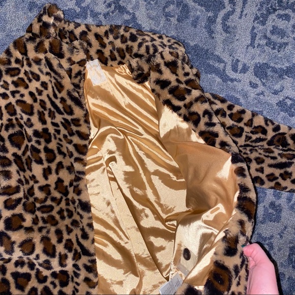 Cheetah print jacket. Barely worn. So so soft and fluffy and comfy - Picture 3 of 3